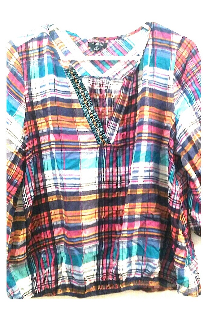 Plaid flowy blouse size large. Pretty colors